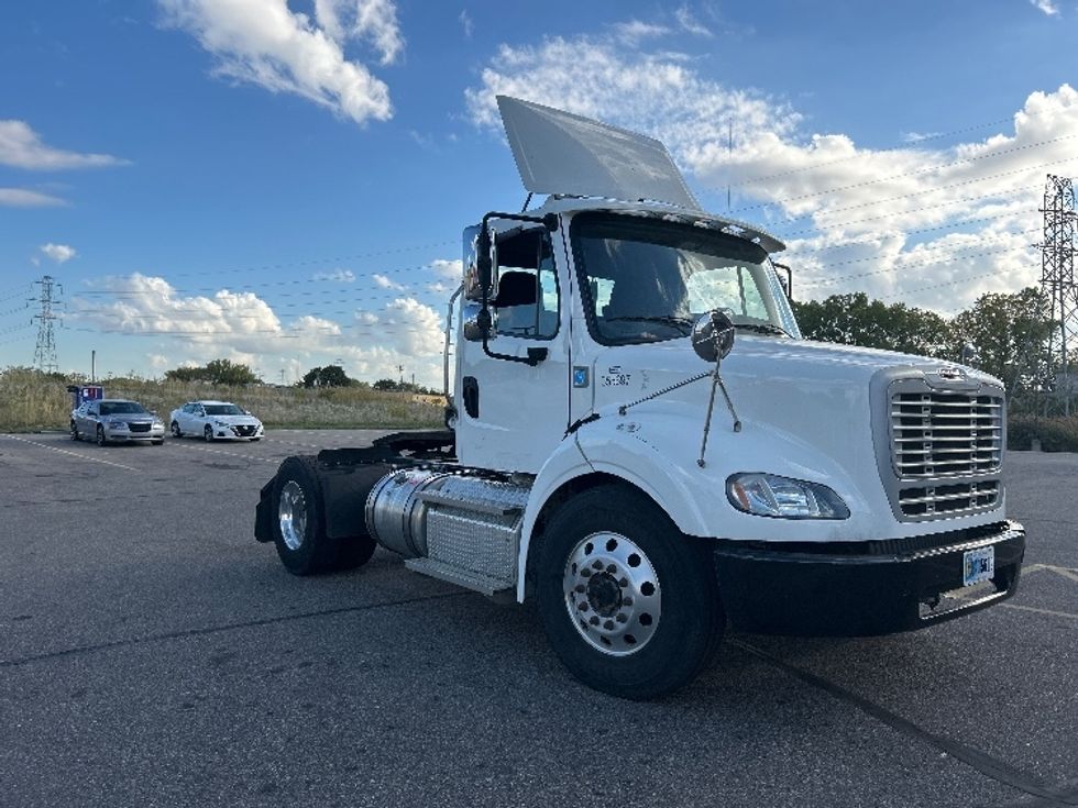 Day Cab Tractor-Heavy Duty Tractors-Freightliner-2020-M211242S-Warren-MI-88,819\n\t\tmiles-$ 36,000 - Image 1
