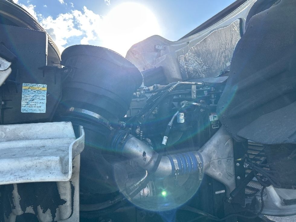 Day Cab Tractor-Heavy Duty Tractors-Freightliner-2020-M211242S-Warren-MI-88,819\n\t\tmiles-$ 36,000 - Image 15