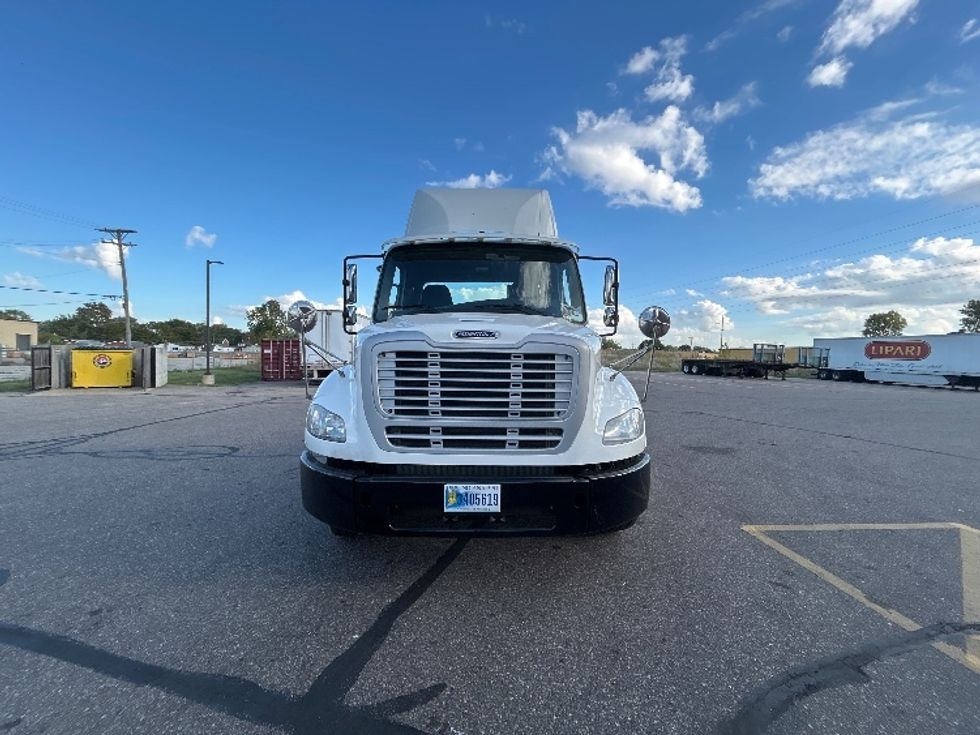 Day Cab Tractor-Heavy Duty Tractors-Freightliner-2020-M211242S-Warren-MI-88,819\n\t\tmiles-$ 36,000 - Image 2