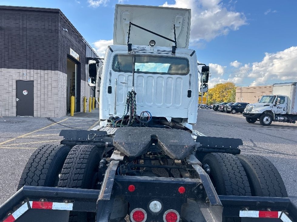 Day Cab Tractor-Heavy Duty Tractors-Freightliner-2020-M211242S-Warren-MI-88,819\n\t\tmiles-$ 36,000 - Image 6