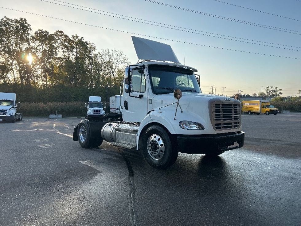 Day Cab Tractor-Heavy Duty Tractors-Freightliner-2020-M211242S-Warren-MI-90,788\n\t\tmiles-$ 36,000 - Image 1