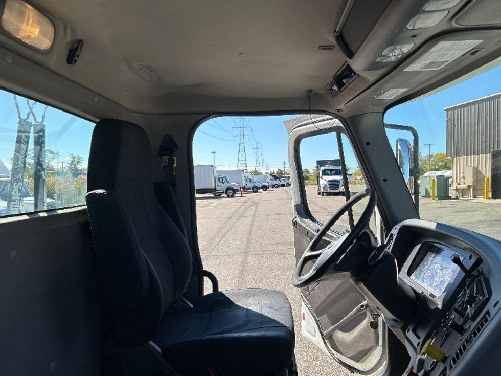 Day Cab Tractor-Heavy Duty Tractors-Freightliner-2020-M211242S-Warren-MI-90,788\n\t\tmiles-$ 36,000 - Image 14