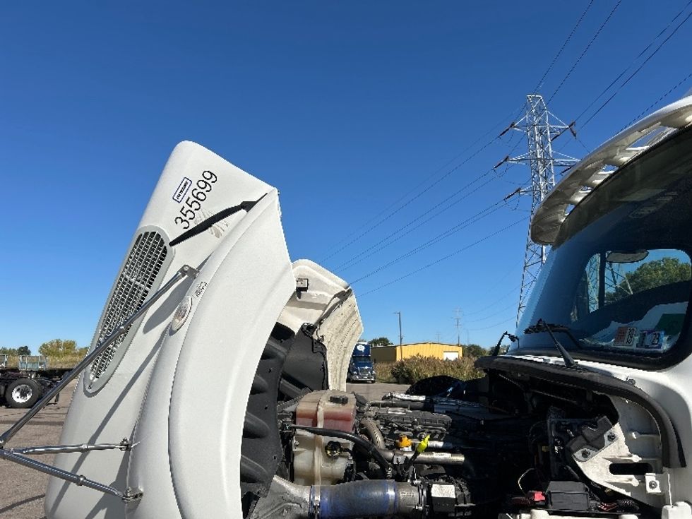 Day Cab Tractor-Heavy Duty Tractors-Freightliner-2020-M211242S-Warren-MI-90,788\n\t\tmiles-$ 36,000 - Image 16