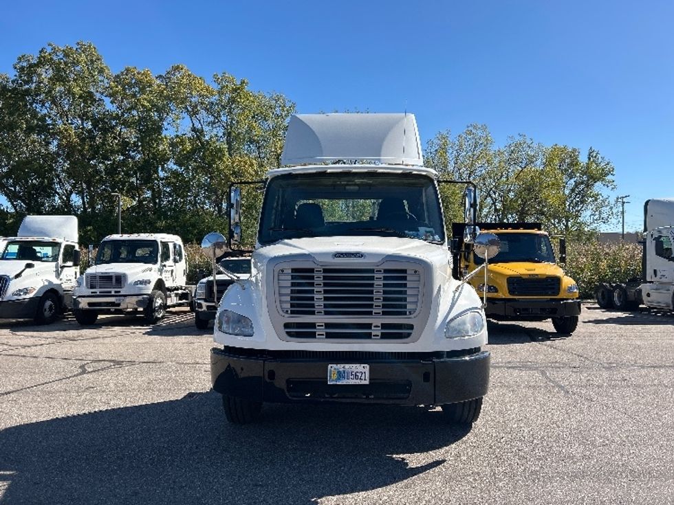 Day Cab Tractor-Heavy Duty Tractors-Freightliner-2020-M211242S-Warren-MI-90,788\n\t\tmiles-$ 36,000 - Image 2