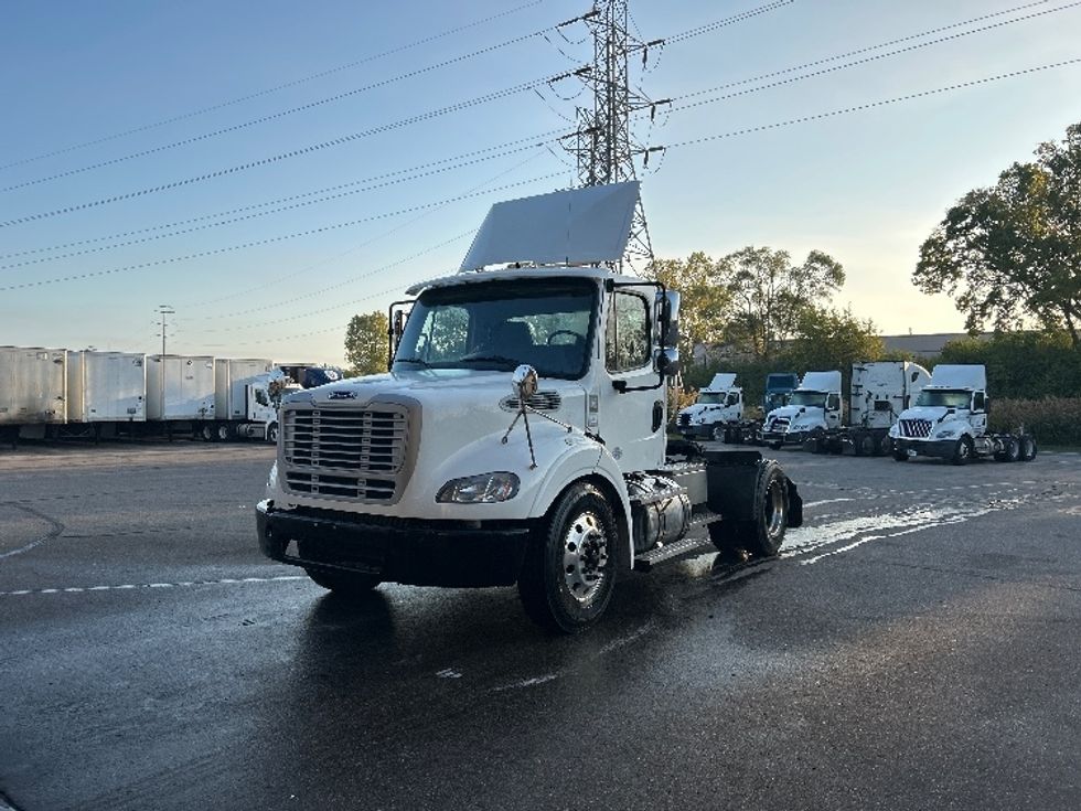 Day Cab Tractor-Heavy Duty Tractors-Freightliner-2020-M211242S-Warren-MI-90,788\n\t\tmiles-$ 36,000 - Image 3