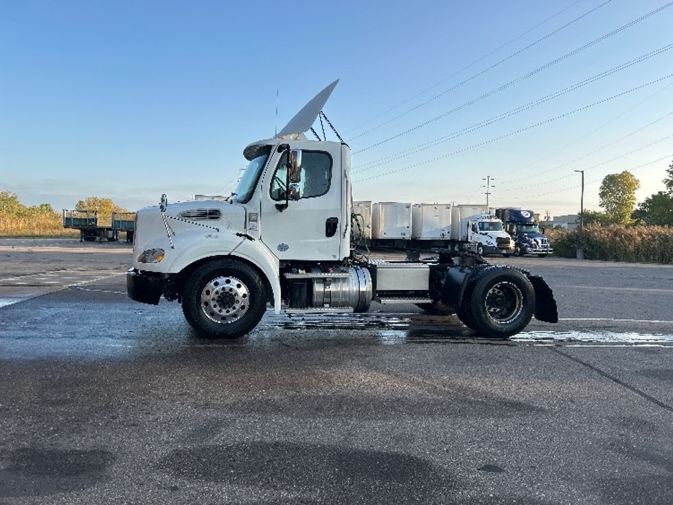 Day Cab Tractor-Heavy Duty Tractors-Freightliner-2020-M211242S-Warren-MI-90,788\n\t\tmiles-$ 36,000 - Image 4