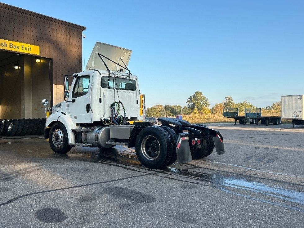 Day Cab Tractor-Heavy Duty Tractors-Freightliner-2020-M211242S-Warren-MI-90,788\n\t\tmiles-$ 36,000 - Image 5