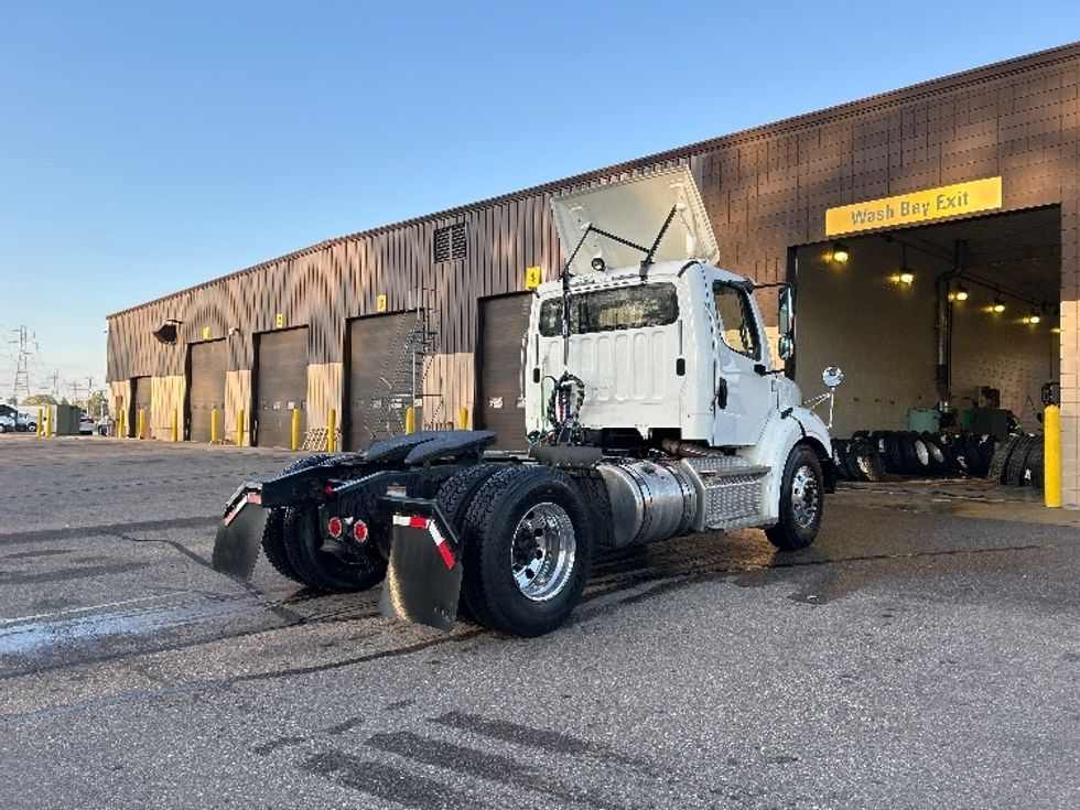 Day Cab Tractor-Heavy Duty Tractors-Freightliner-2020-M211242S-Warren-MI-90,788\n\t\tmiles-$ 36,000 - Image 7