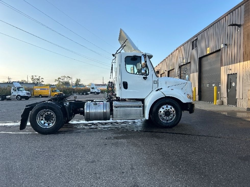 Day Cab Tractor-Heavy Duty Tractors-Freightliner-2020-M211242S-Warren-MI-90,788\n\t\tmiles-$ 36,000 - Image 8