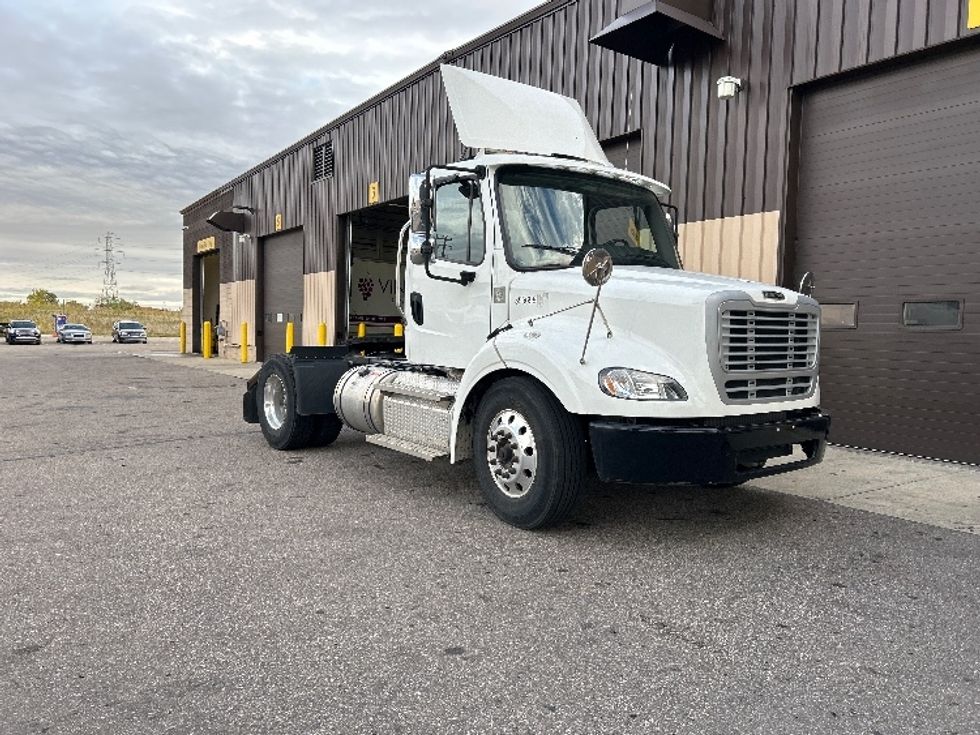Day Cab Tractor-Heavy Duty Tractors-Freightliner-2020-M211242S-Warren-MI-92,389\n\t\tmiles-$ 36,000 - Image 1
