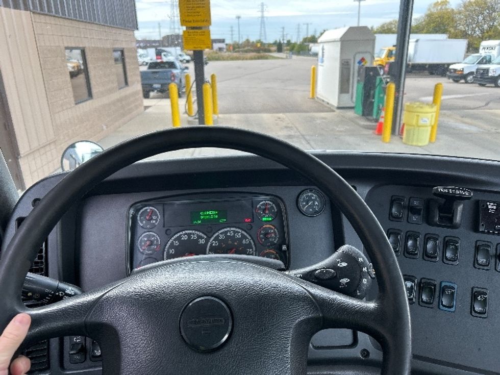 Day Cab Tractor-Heavy Duty Tractors-Freightliner-2020-M211242S-Warren-MI-92,389\n\t\tmiles-$ 36,000 - Image 11