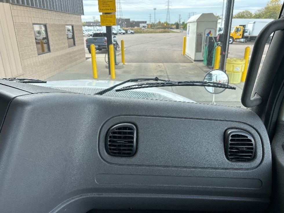 Day Cab Tractor-Heavy Duty Tractors-Freightliner-2020-M211242S-Warren-MI-92,389\n\t\tmiles-$ 36,000 - Image 13