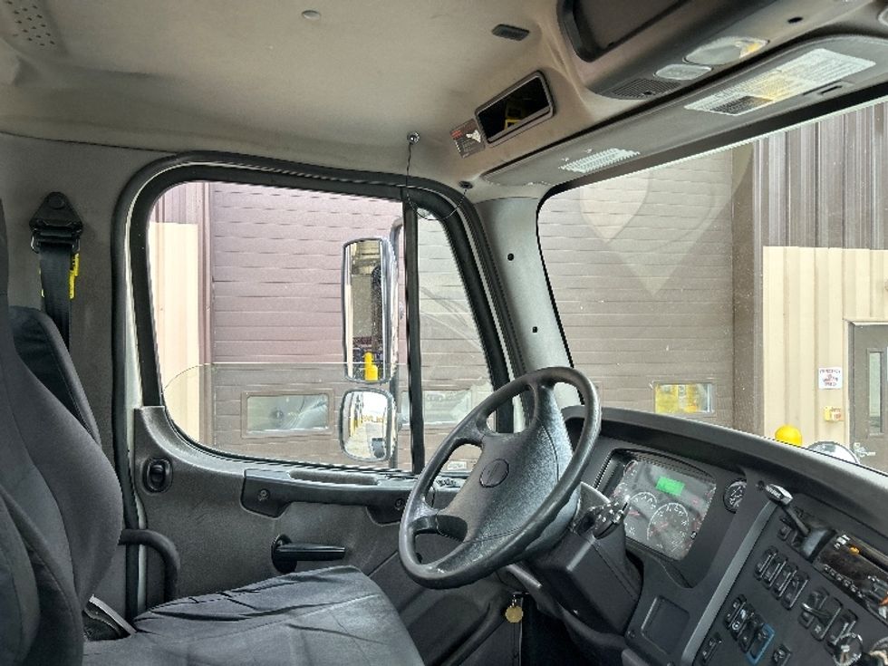 Day Cab Tractor-Heavy Duty Tractors-Freightliner-2020-M211242S-Warren-MI-92,389\n\t\tmiles-$ 36,000 - Image 14