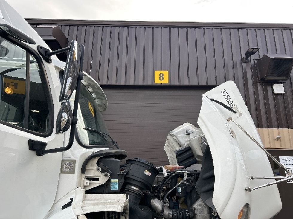 Day Cab Tractor-Heavy Duty Tractors-Freightliner-2020-M211242S-Warren-MI-92,389\n\t\tmiles-$ 36,000 - Image 15