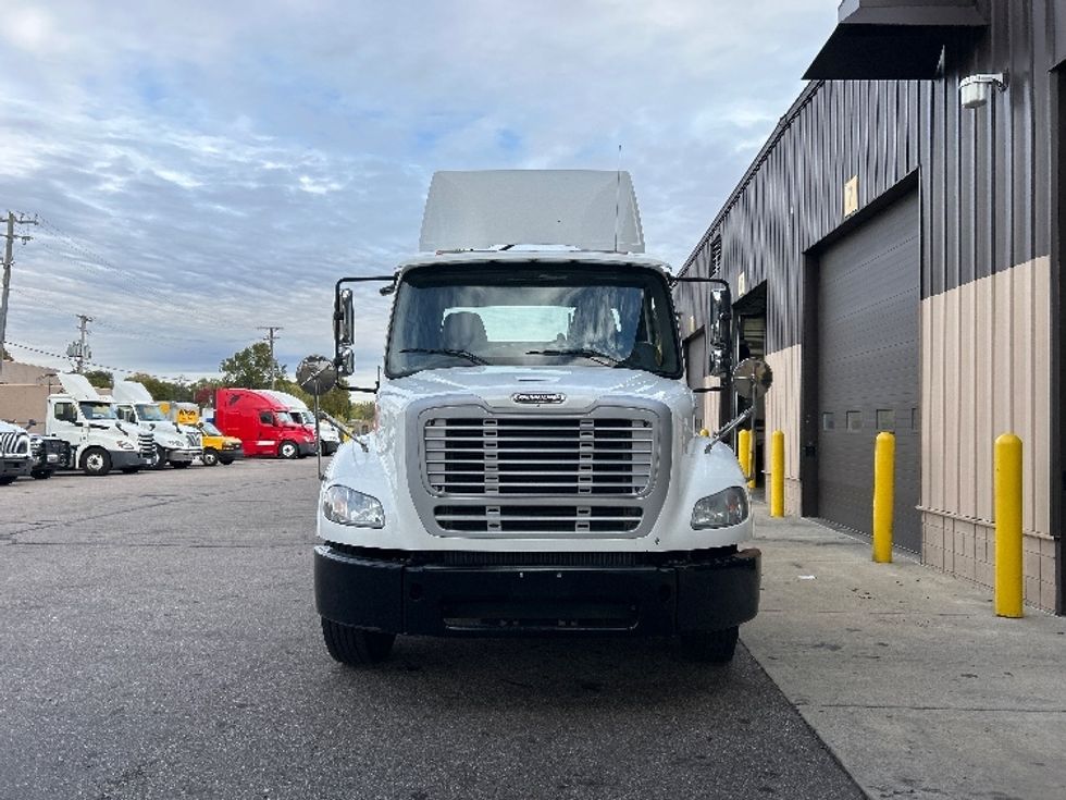 Day Cab Tractor-Heavy Duty Tractors-Freightliner-2020-M211242S-Warren-MI-92,389\n\t\tmiles-$ 36,000 - Image 2