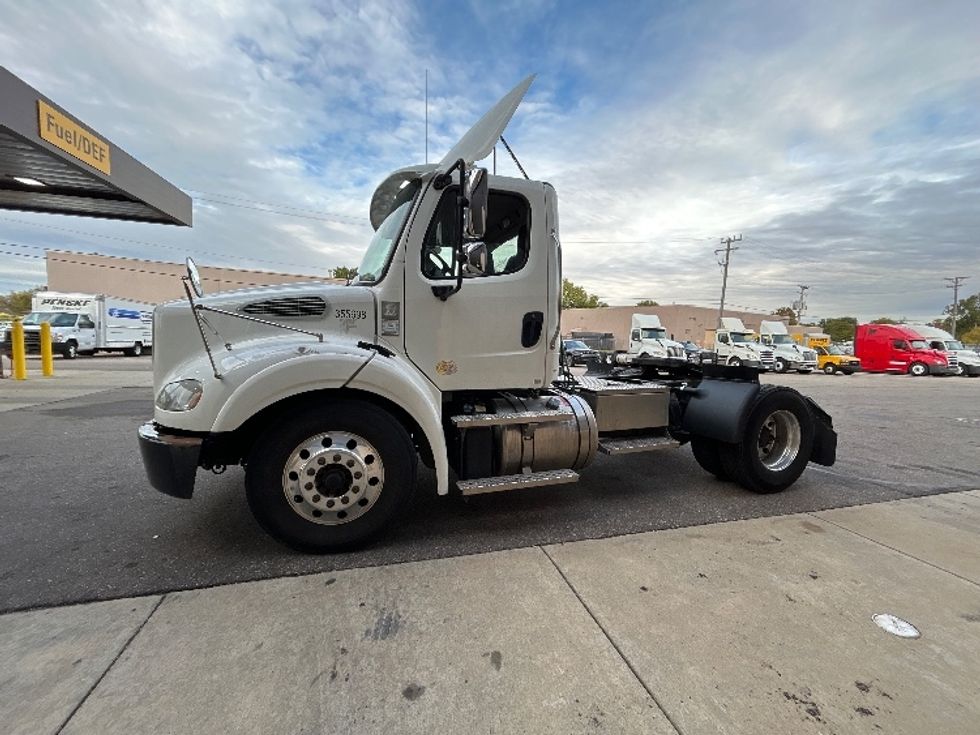 Day Cab Tractor-Heavy Duty Tractors-Freightliner-2020-M211242S-Warren-MI-92,389\n\t\tmiles-$ 36,000 - Image 4