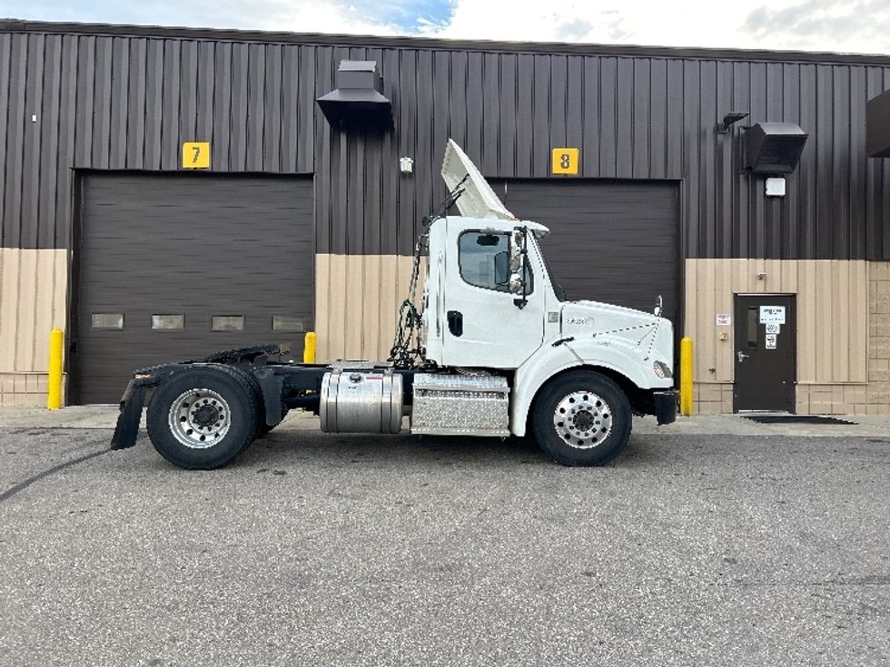 Day Cab Tractor-Heavy Duty Tractors-Freightliner-2020-M211242S-Warren-MI-92,389\n\t\tmiles-$ 36,000 - Image 8