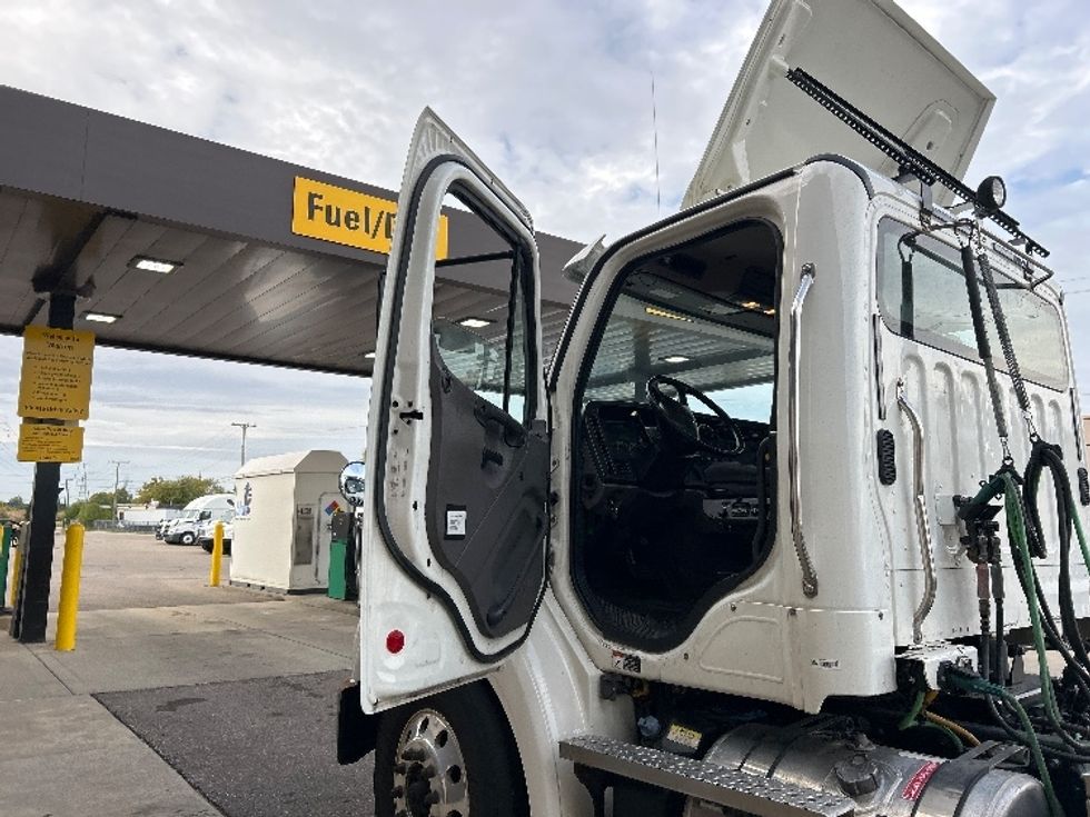 Day Cab Tractor-Heavy Duty Tractors-Freightliner-2020-M211242S-Warren-MI-92,389\n\t\tmiles-$ 36,000 - Image 9