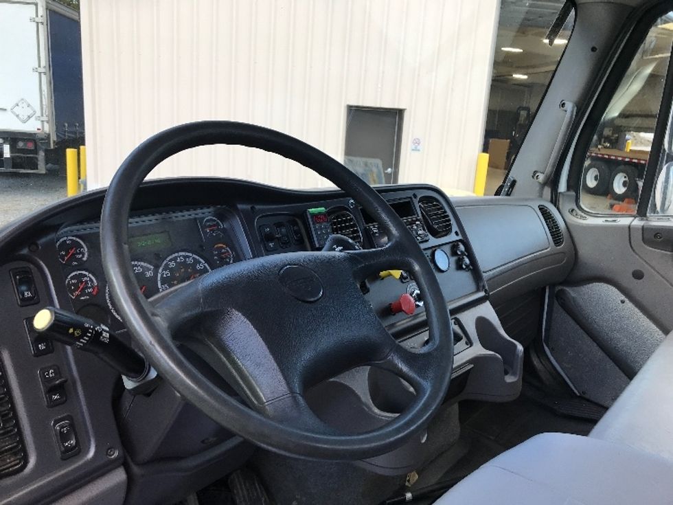 Day Cab Tractor-Heavy Duty Tractors-Freightliner-2020-M211264S-Cleveland-TN-322,430\n\t\tmiles-$ 57,750 - Image 10