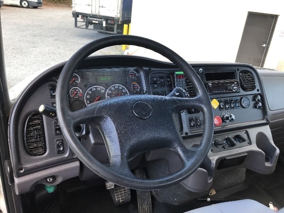 Day Cab Tractor-Heavy Duty Tractors-Freightliner-2020-M211264S-Cleveland-TN-322,430\n\t\tmiles-$ 57,750 - Image 11