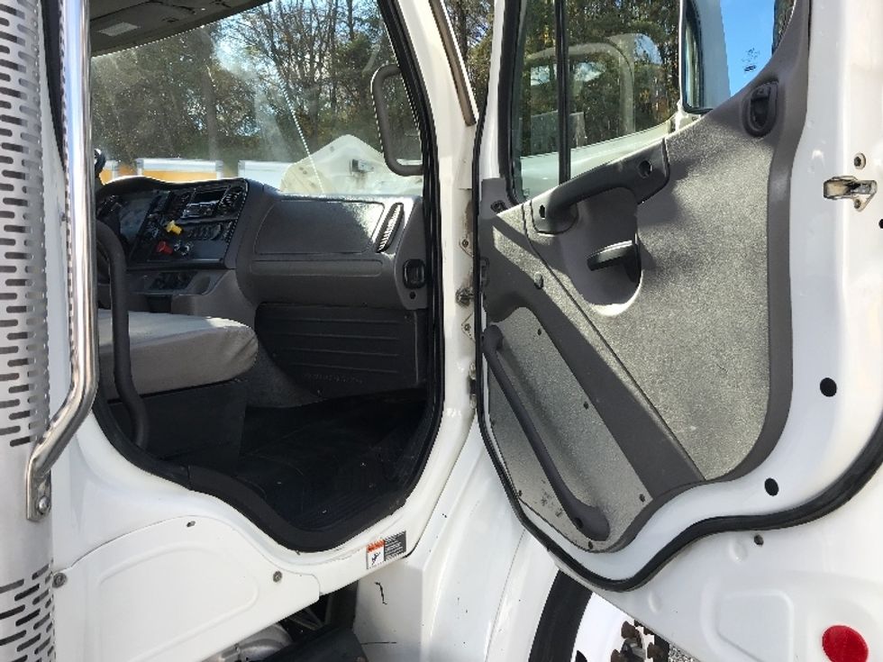 Day Cab Tractor-Heavy Duty Tractors-Freightliner-2020-M211264S-Cleveland-TN-322,430\n\t\tmiles-$ 57,750 - Image 12