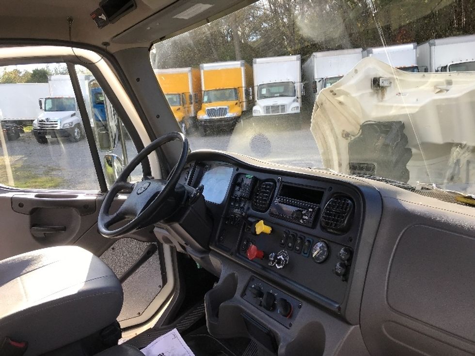 Day Cab Tractor-Heavy Duty Tractors-Freightliner-2020-M211264S-Cleveland-TN-322,430\n\t\tmiles-$ 57,750 - Image 14