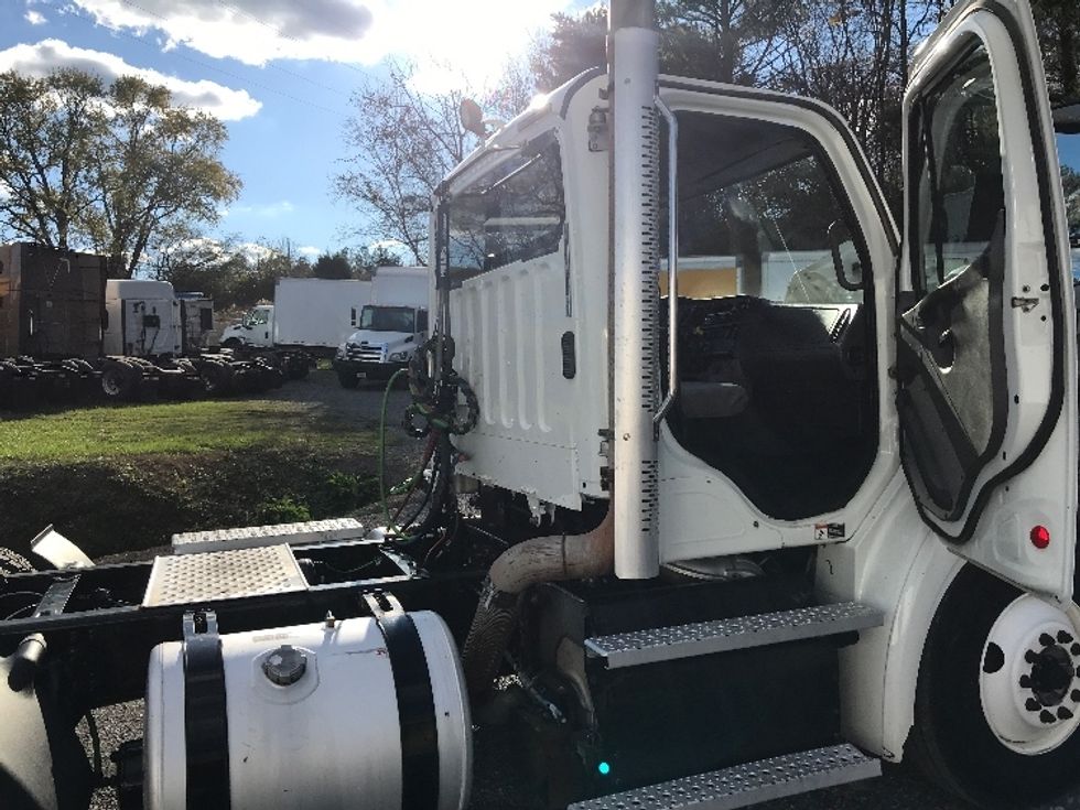 Day Cab Tractor-Heavy Duty Tractors-Freightliner-2020-M211264S-Cleveland-TN-322,430\n\t\tmiles-$ 57,750 - Image 17