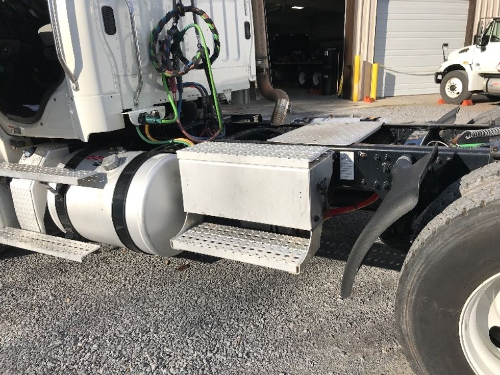Day Cab Tractor-Heavy Duty Tractors-Freightliner-2020-M211264S-Cleveland-TN-322,430\n\t\tmiles-$ 57,750 - Image 18