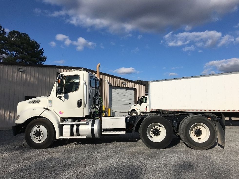Day Cab Tractor-Heavy Duty Tractors-Freightliner-2020-M211264S-Cleveland-TN-322,430\n\t\tmiles-$ 57,750 - Image 4