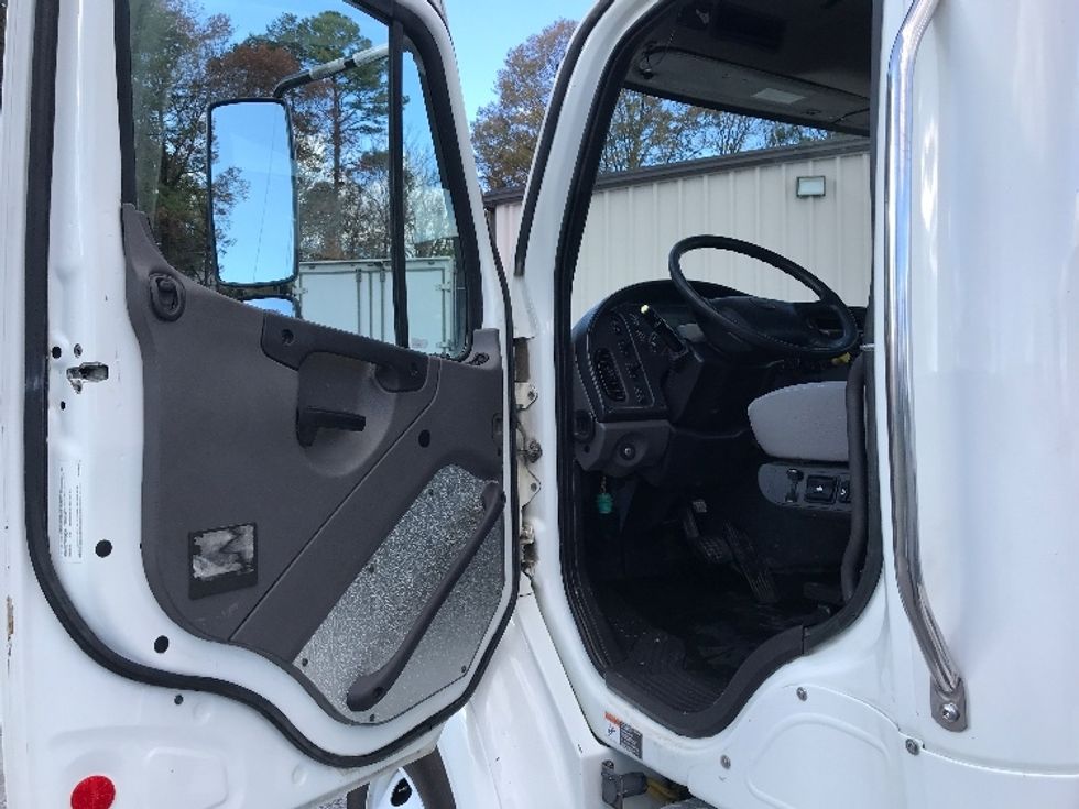 Day Cab Tractor-Heavy Duty Tractors-Freightliner-2020-M211264S-Cleveland-TN-322,430\n\t\tmiles-$ 57,750 - Image 9