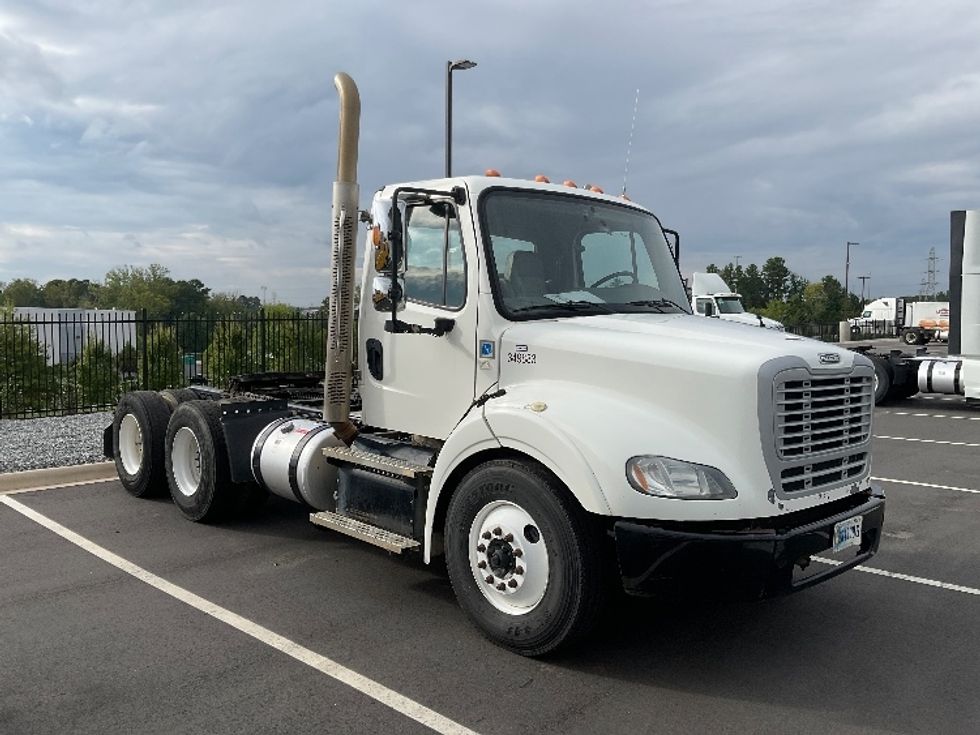 Day Cab Tractor-Heavy Duty Tractors-Freightliner-2020-M211264S-Concord-NC-216,626\n\t\tmiles-$ 49,250 - Image 1