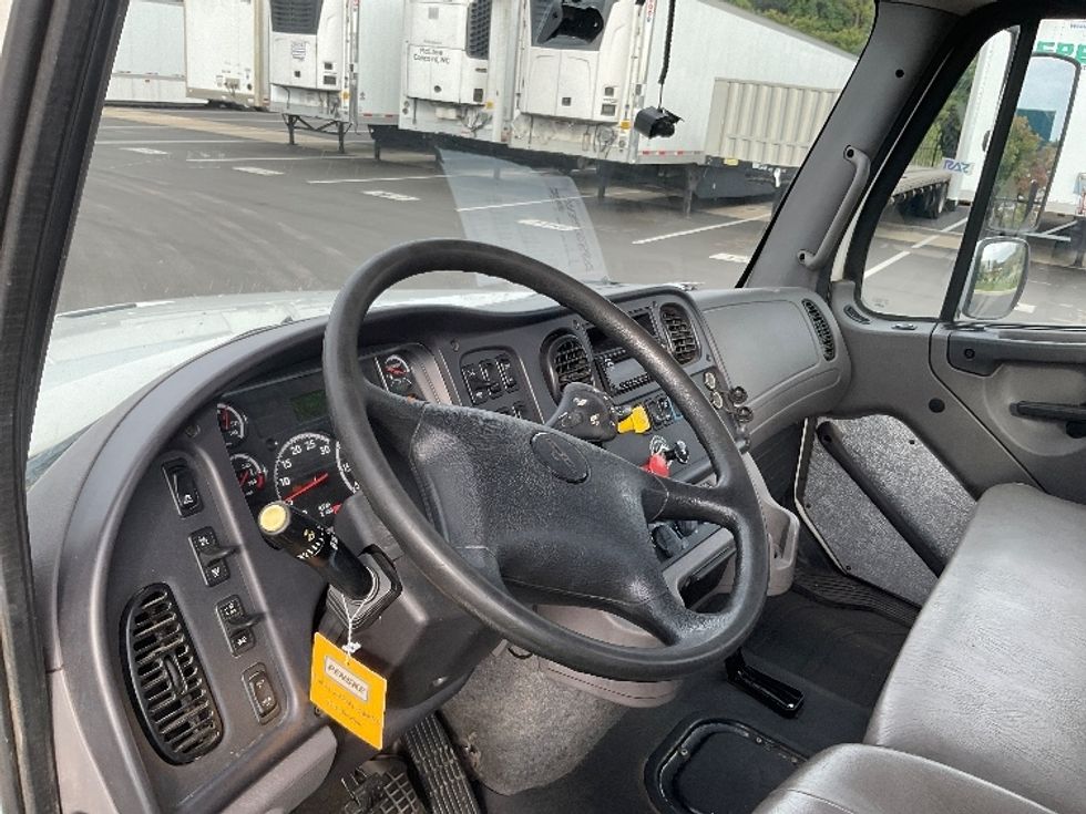 Day Cab Tractor-Heavy Duty Tractors-Freightliner-2020-M211264S-Concord-NC-216,626\n\t\tmiles-$ 49,250 - Image 10