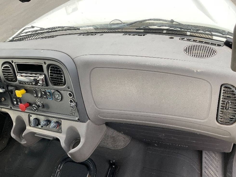 Day Cab Tractor-Heavy Duty Tractors-Freightliner-2020-M211264S-Concord-NC-216,626\n\t\tmiles-$ 49,250 - Image 13