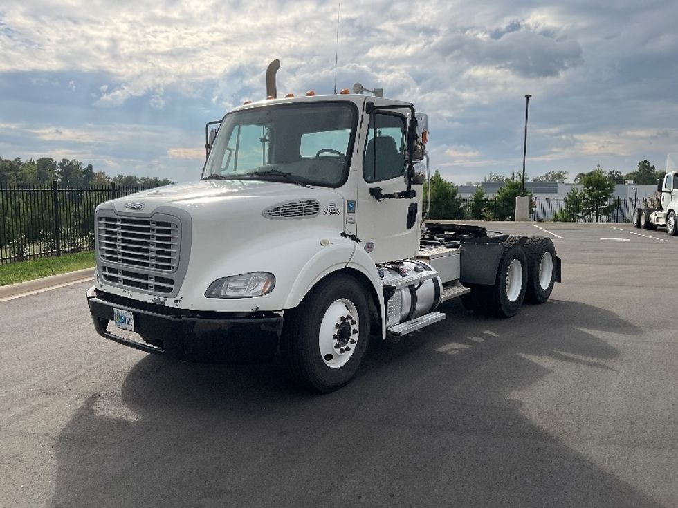 Day Cab Tractor-Heavy Duty Tractors-Freightliner-2020-M211264S-Concord-NC-216,626\n\t\tmiles-$ 49,250 - Image 3