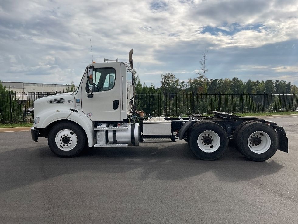 Day Cab Tractor-Heavy Duty Tractors-Freightliner-2020-M211264S-Concord-NC-216,626\n\t\tmiles-$ 49,250 - Image 4