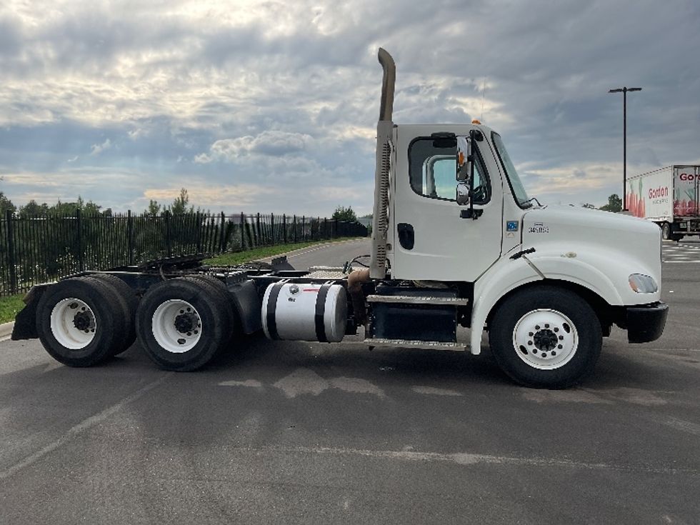 Day Cab Tractor-Heavy Duty Tractors-Freightliner-2020-M211264S-Concord-NC-216,626\n\t\tmiles-$ 49,250 - Image 8