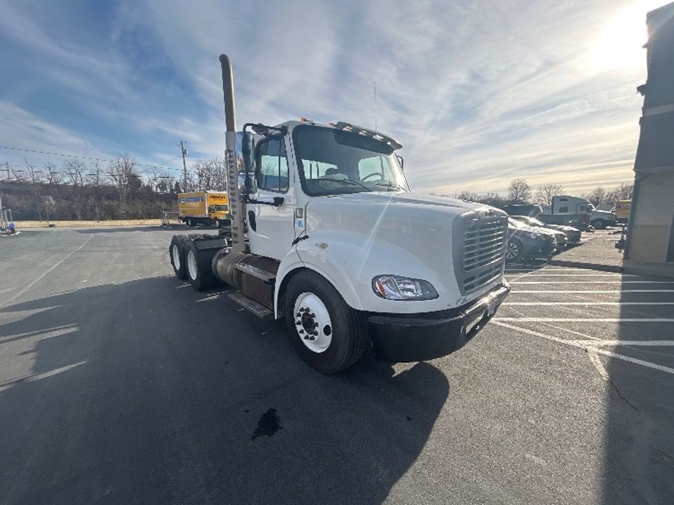 Day Cab Tractor-Heavy Duty Tractors-Freightliner-2020-M211264S-Louisville-KY-494,142\n\t\tmiles-$ 27,500 - Image 1