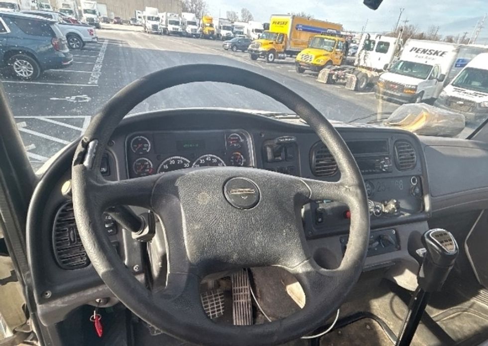 Day Cab Tractor-Heavy Duty Tractors-Freightliner-2020-M211264S-Louisville-KY-494,142\n\t\tmiles-$ 27,500 - Image 11