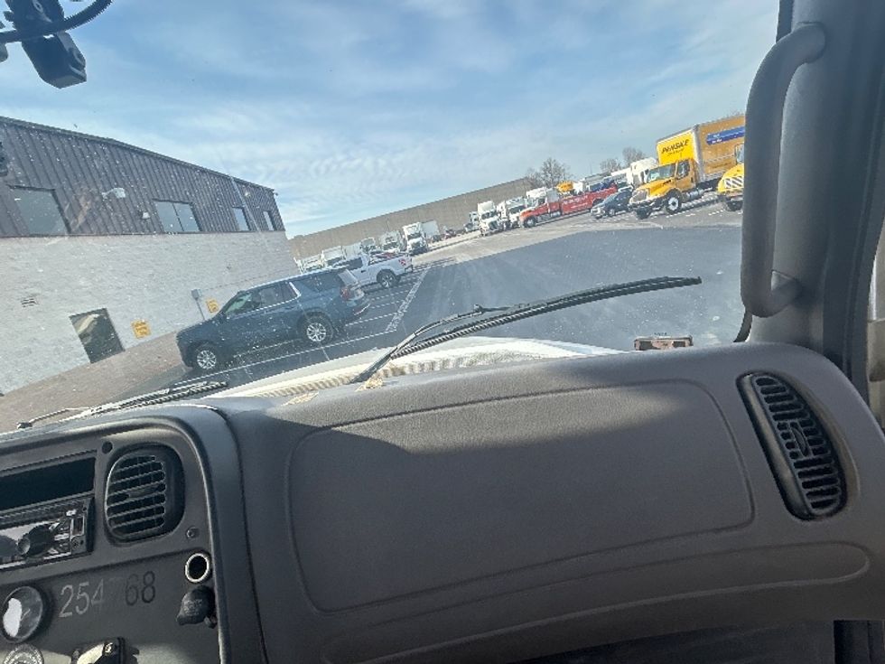 Day Cab Tractor-Heavy Duty Tractors-Freightliner-2020-M211264S-Louisville-KY-494,142\n\t\tmiles-$ 27,500 - Image 13