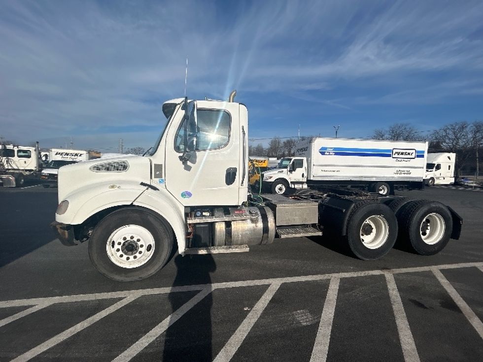 Day Cab Tractor-Heavy Duty Tractors-Freightliner-2020-M211264S-Louisville-KY-494,142\n\t\tmiles-$ 27,500 - Image 4