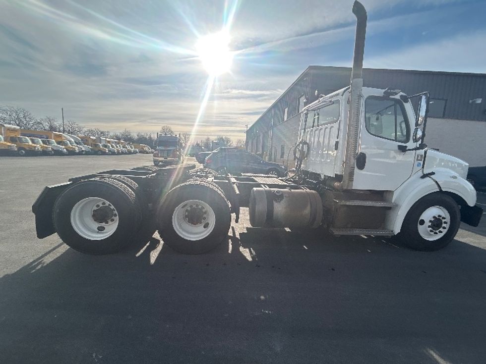 Day Cab Tractor-Heavy Duty Tractors-Freightliner-2020-M211264S-Louisville-KY-494,142\n\t\tmiles-$ 27,500 - Image 8