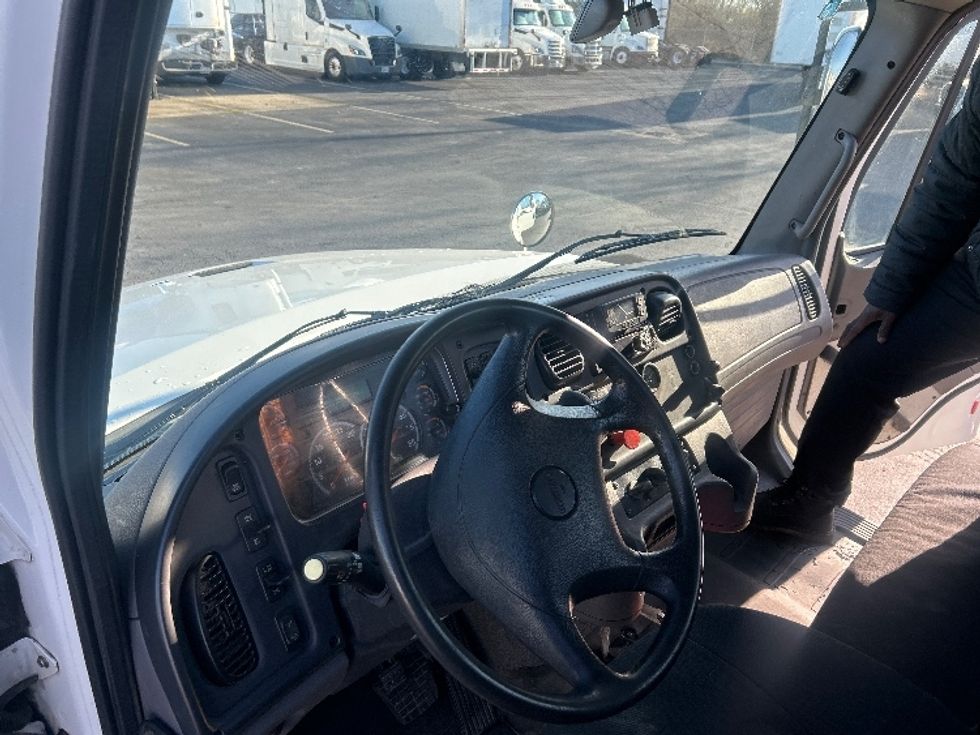 Day Cab Tractor-Heavy Duty Tractors-Freightliner-2020-M211264S-Obetz-OH-296,394\n\t\tmiles-$ 44,500 - Image 10