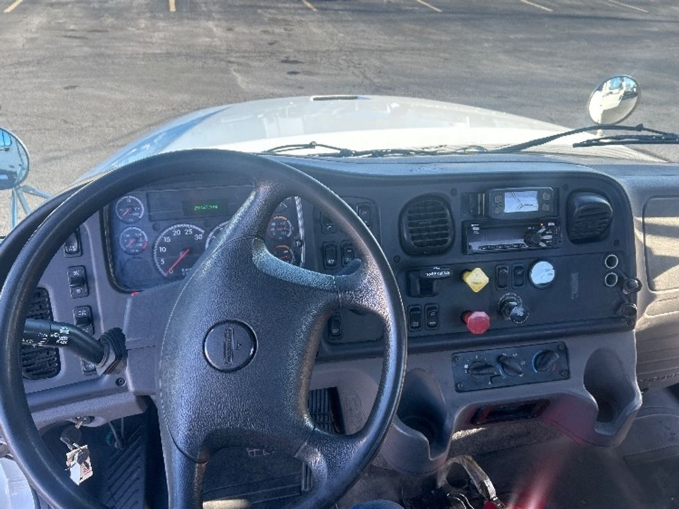 Day Cab Tractor-Heavy Duty Tractors-Freightliner-2020-M211264S-Obetz-OH-296,394\n\t\tmiles-$ 44,500 - Image 11