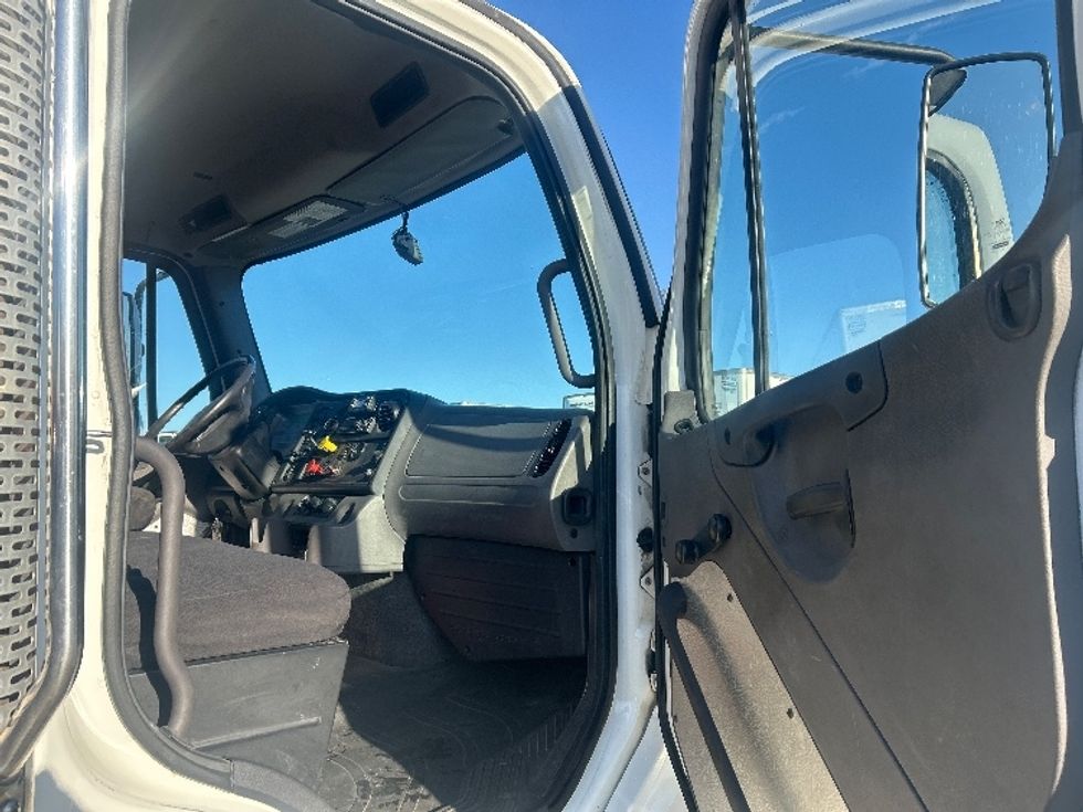 Day Cab Tractor-Heavy Duty Tractors-Freightliner-2020-M211264S-Obetz-OH-296,394\n\t\tmiles-$ 44,500 - Image 12
