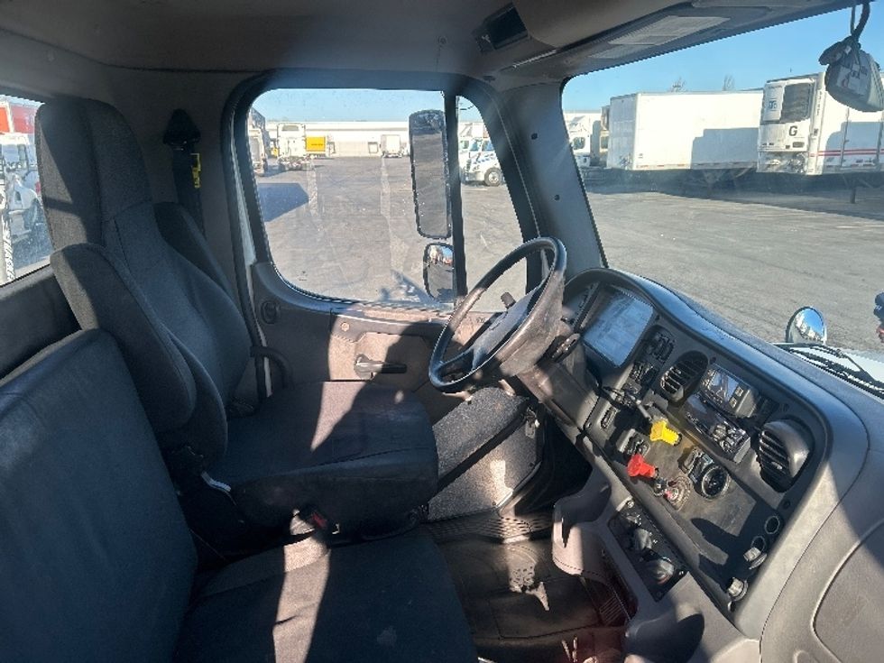 Day Cab Tractor-Heavy Duty Tractors-Freightliner-2020-M211264S-Obetz-OH-296,394\n\t\tmiles-$ 44,500 - Image 14