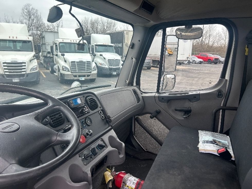 Day Cab Tractor-Heavy Duty Tractors-Freightliner-2020-M211264S-Obetz-OH-353,557\n\t\tmiles-$ 38,500 - Image 10