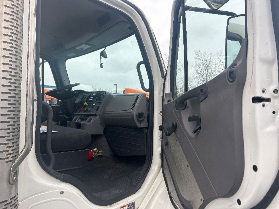 Day Cab Tractor-Heavy Duty Tractors-Freightliner-2020-M211264S-Obetz-OH-353,557\n\t\tmiles-$ 38,500 - Image 12