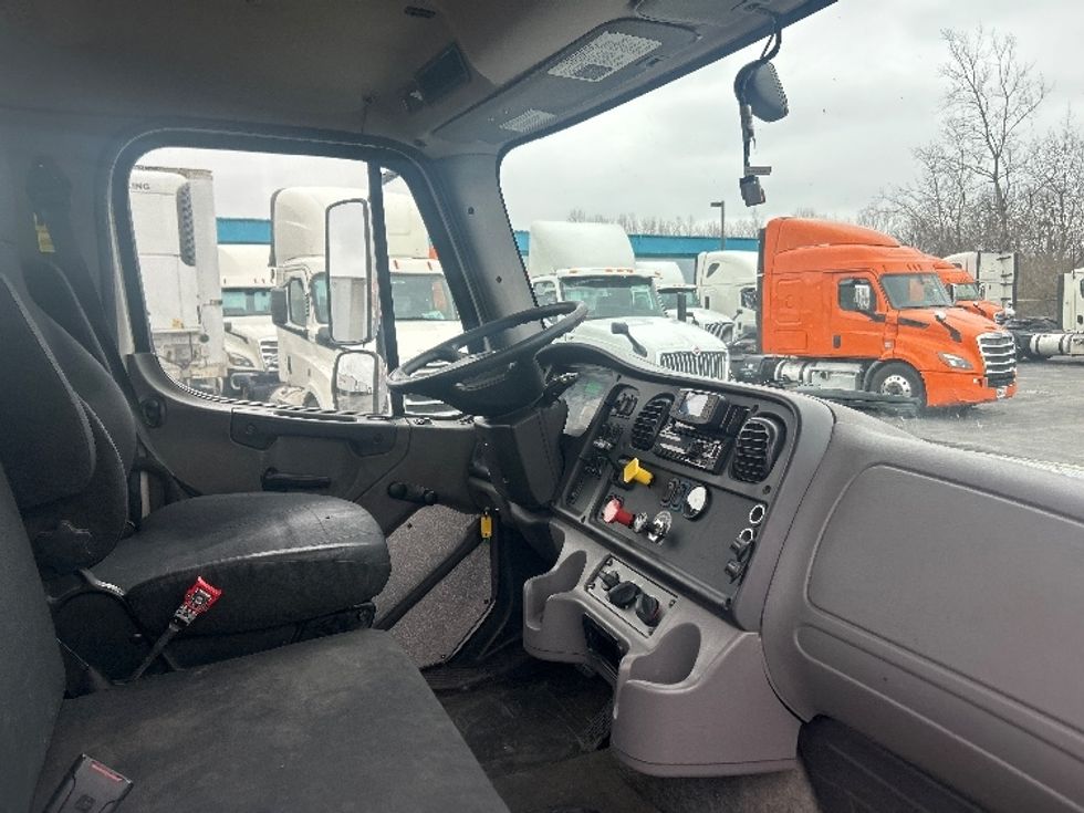 Day Cab Tractor-Heavy Duty Tractors-Freightliner-2020-M211264S-Obetz-OH-353,557\n\t\tmiles-$ 38,500 - Image 14