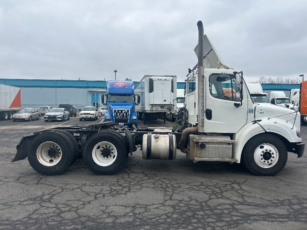 Day Cab Tractor-Heavy Duty Tractors-Freightliner-2020-M211264S-Obetz-OH-353,557\n\t\tmiles-$ 38,500 - Image 8