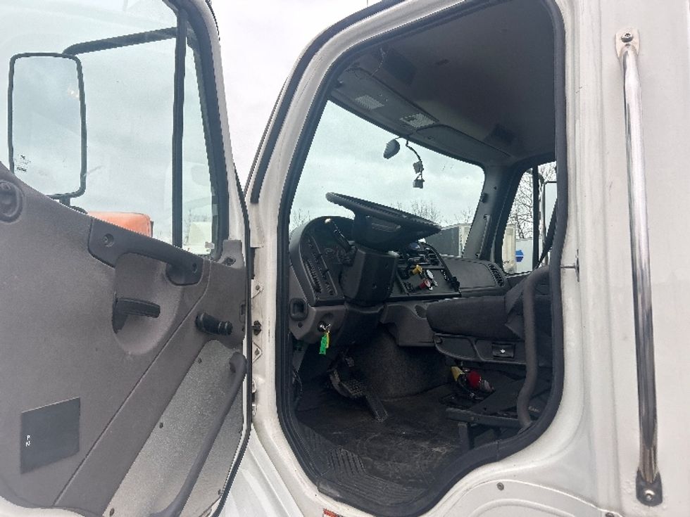 Day Cab Tractor-Heavy Duty Tractors-Freightliner-2020-M211264S-Obetz-OH-353,557\n\t\tmiles-$ 38,500 - Image 9